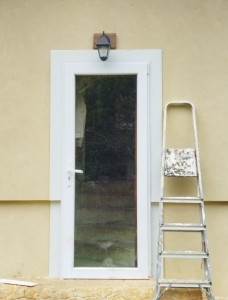 Photo de galerie - Pose d'une porte fenêtre.
