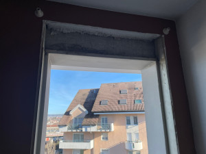 Photo de galerie - Dépose encadrement de fenêtre avec sans volet roulant suivie d une nouvelle pose avec isolation acoustique 