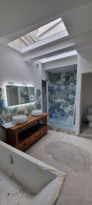 Photo de galerie - Rénovation salle de bain carrelage et équipements sanitaires ??