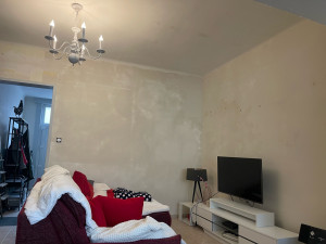 Photo de galerie - Réalisation de l’encastrement des câbles électriques 