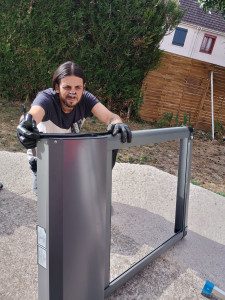 Photo de galerie - Bonjour,
Je propose mes services pour divers travaux de bricolage et services à domicile :
Montage et démontage de meubles (armoires, lits, étagères, cuisines, etc.)
Taille de haies, tonte de pelouse et entretien de jardin
Petits travaux de bricolage et r