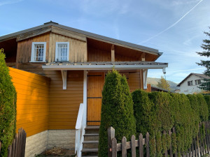 Photo de galerie - Ponçage et peinture chalet bois