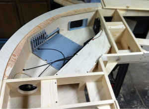 Photo de galerie - PC Gaming incorporée dans un bureau ( sur mesure)