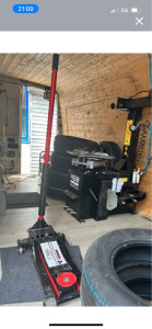 Photo de galerie - Changement de vos pneus sur place / dépannage 