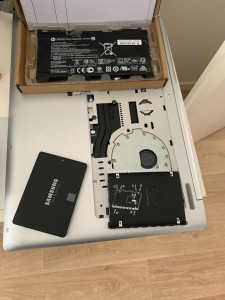Photo de galerie - Changement de batterie et de disque dur