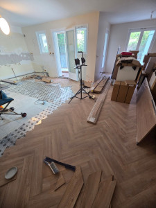 Photo de galerie -  parquet clipsable 
pose baton rompu 
appartement complet 90m²