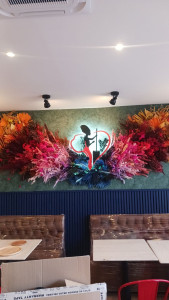 Photo de galerie - Installation du logo Afrik'N Fusion 