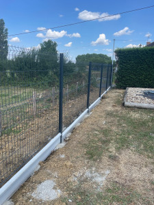 Photo de galerie - Pose de clôture panneaux, rigide avec soubassement