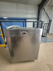 Photo de galerie - Réparation d'un lave vaisselle Miele qui ne vidangeait plus.