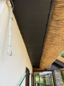 Photo de galerie - Habillage de dessous de toit en zinc anthracite