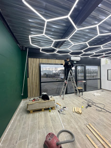 Photo de galerie - Decoration d’intérieur avec tasseaux bois, peinture et électricité 