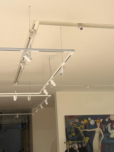 Photo de galerie - Pose de luminaires chez Duchatel.