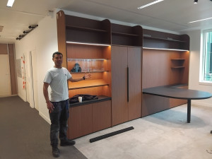 Photo de galerie - Montage et pose d'un grand meuble de rangement chez Dior