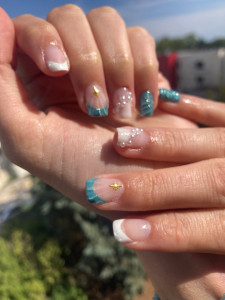 Photo de galerie - Gel sur ongle naturel 