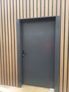 Photo de galerie - Réalisation d'un abri d'onduleur 