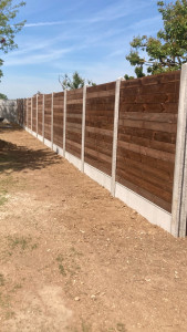 Photo de galerie - Cloture bois poteaux béton 