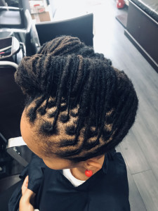 Photo de galerie - Coiffure sur locs en twist 