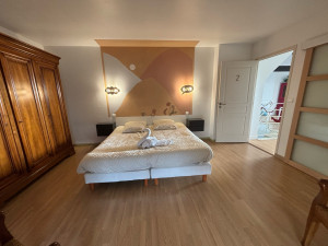 Photo de galerie - Mise en place des lits et pliage de serviette pour location Airbnb 