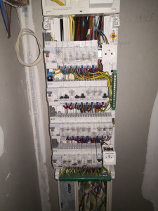 Photo de galerie - Création d'un  tableau électrique dans une maison neuve.