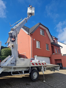 Photo de galerie - Nettoyage de la toiture, application d’un produit anti mousse, hydrofuge d’Alep, 2100 travaux effectués avec Nacelle