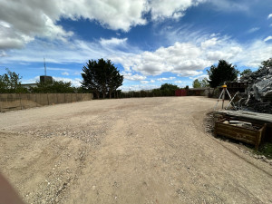 Photo de galerie - Décapage de la plateforme et mise en place de calcaire avec compactage 