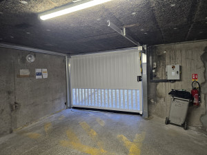Photo de galerie - Remplacement d'une porte de garage basculante dans une copropriété. 