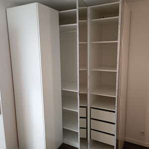 Photo de galerie - Montage d'un meuble d'angle modèle PAX IKEA 