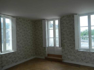 Photo de galerie - Pose de papier peint peinture et ponçage et vitrification de parquet pose de carrelage 
