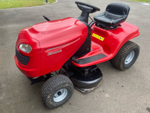 Photo de galerie - Réparation et révision de ce tracteur Tondeuse