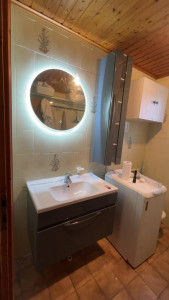 Photo de galerie - Rénovation et montage de meuble dans une salle de bain 
