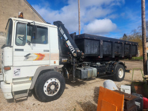 Photo de galerie - Terrassement,  livraison , evacuation , manutention.  19 tonne ampiroll avec grue 