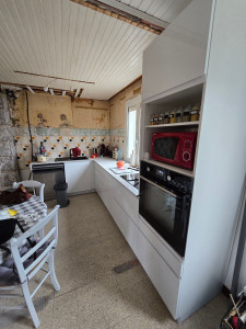 Photo de galerie - Pose de cuisine (montage et pose des meubles, plomberie, installation évier / four / plaque de cuisson/ hotte aspirante)