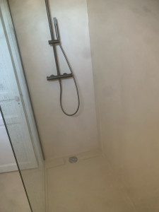 Photo de galerie - Douche italienne béton ciré 