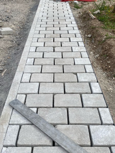 Photo de galerie - Pose de bordure granit + pavés granit 