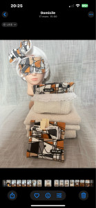 Photo de galerie - Coffret contenant des lingettes démaquillantes avec un bandeau de maquillage 