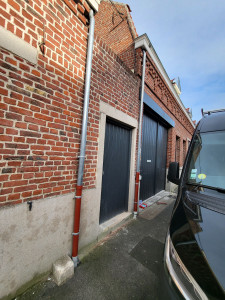Photo de galerie - Mise en place de dauphin en fonte et pose de descente d'eau en zinc 