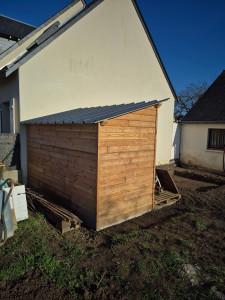 Photo de galerie - Cabane pour stocker le bois de chauffage en Douglas. 