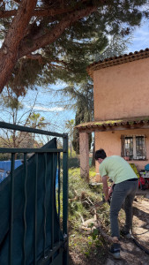 Photo de galerie - Aide au ramassage de branches et bois, mise en place de chantiers ou aides manuelles toujours dans le sérieux, l’efficacité et la bonne humeur