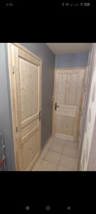 Photo de galerie - Pose portes intérieur bois massif .