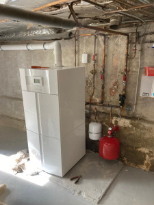 Photo de galerie - Installation d'une chaudière dediedrich 45 KW
avec vase d'extension supplémentaire pour une meilleure durée de vie pour la chaudières.
