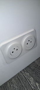 Photo de galerie - Installation de plusieurs prises électriques et spots
