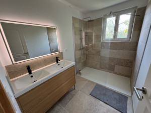 Photo de galerie - Création complète salle de bain (Plâtrerie, peinture, carrelage, plomberie, mobilier)
