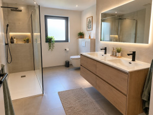 Photo de galerie - Salle de bain avec sanitaire nettoyée 