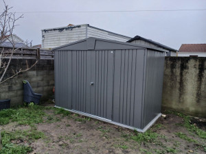 Photo de galerie - Montage abri de jardin métal.