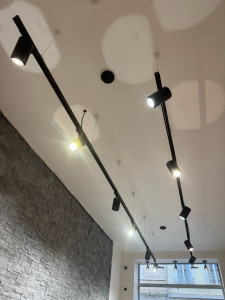 Photo de galerie - Installation de spot sur rail 