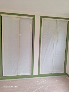 Photo de galerie - Préparation  masquage sol et portes placards avant peinture plafond et murs