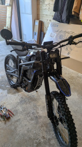 Photo de galerie - Moto tout terrain électrique équivalent 50 cm3, montée, chargée, prête à partir...