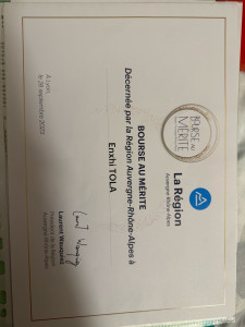 Photo de galerie - J’ai bénéficié de la bourse au mérite en reconnaissance de mon sérieux et de mes résultats scolaires.