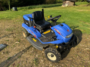 Photo de galerie - Machine extrêmement polyvalente : rattrapage de terrain, entretiens de sous-bois