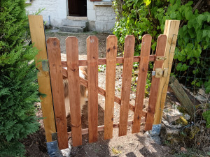 Photo de galerie - Pose d'un portillon d'entrée.